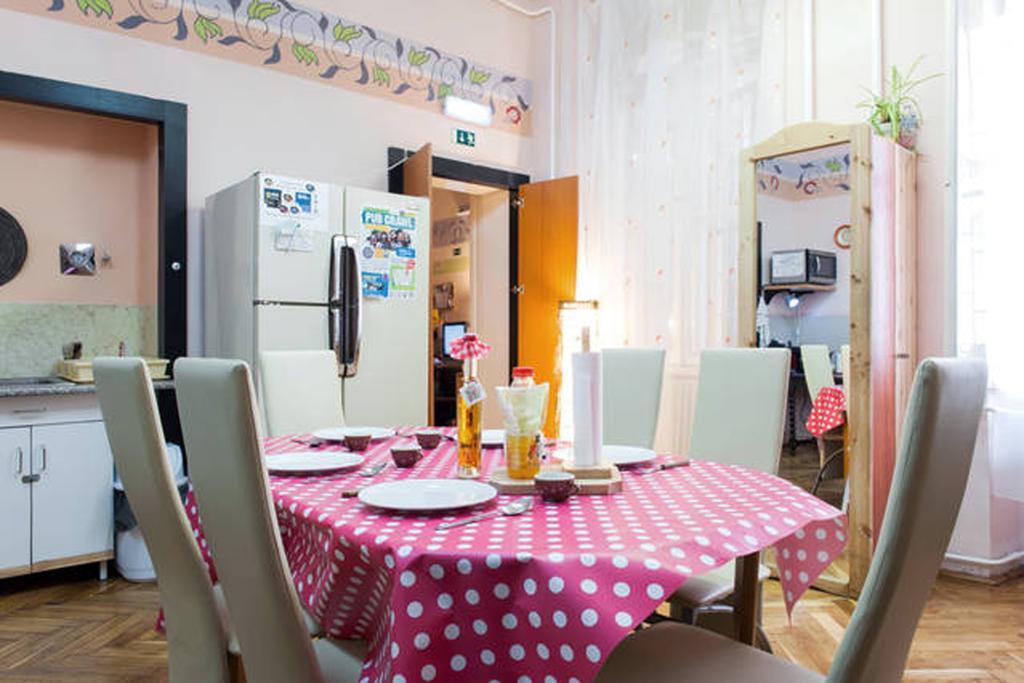Yolo Hostel บูดาเปสต์ ภายนอก รูปภาพ