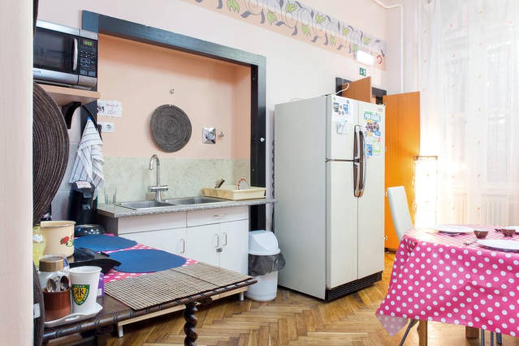 Yolo Hostel บูดาเปสต์ ภายนอก รูปภาพ