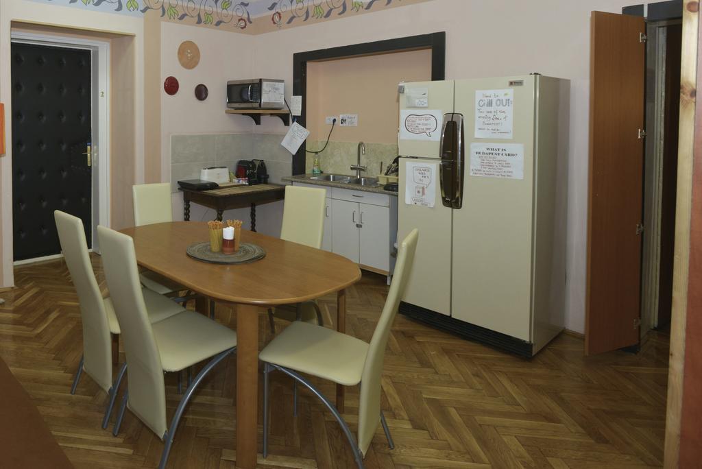 Yolo Hostel บูดาเปสต์ ภายนอก รูปภาพ