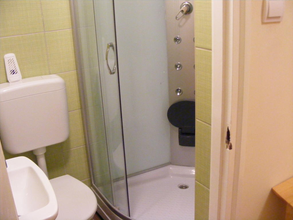 Yolo Hostel บูดาเปสต์ ภายนอก รูปภาพ